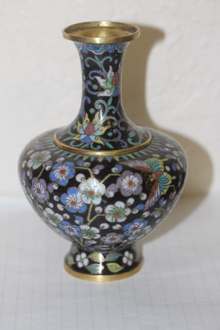 Small Chinese Cloisonne Vase: beautiful - 5" tall