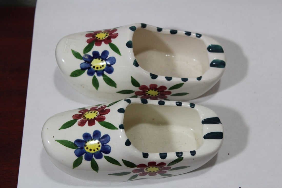 A Pair of Ceramic Clog Ashtrays: 5 1/4" across