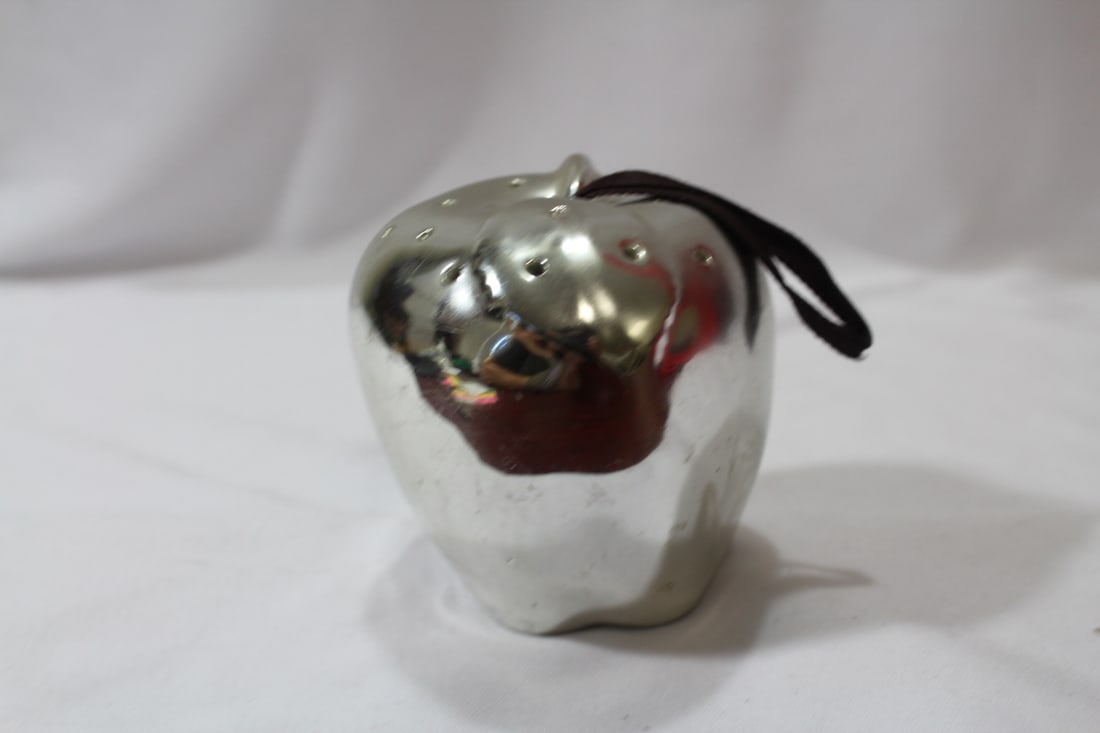 An Apple Scent: 3 1/2" tall