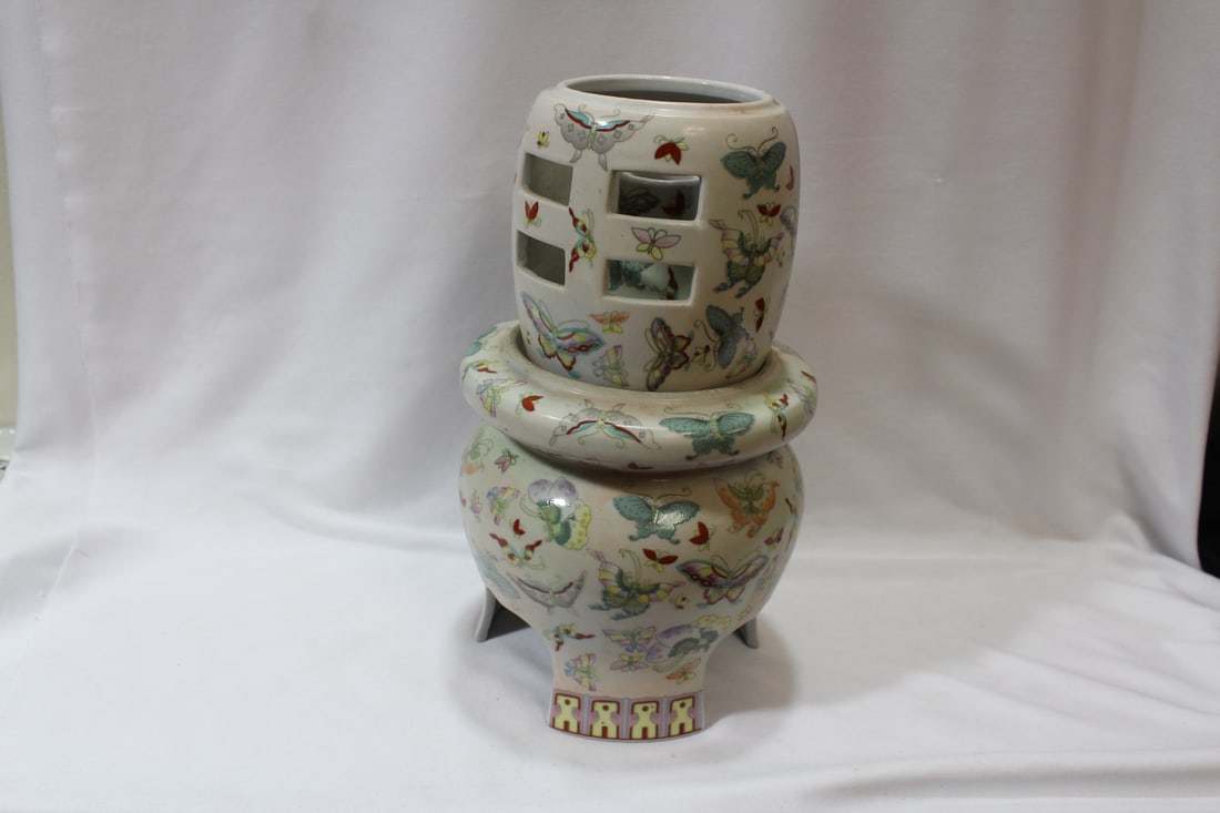 3 Pices of Rose Medallion Porcelain Articles: exact function unknown - tallest= 6 1/4"