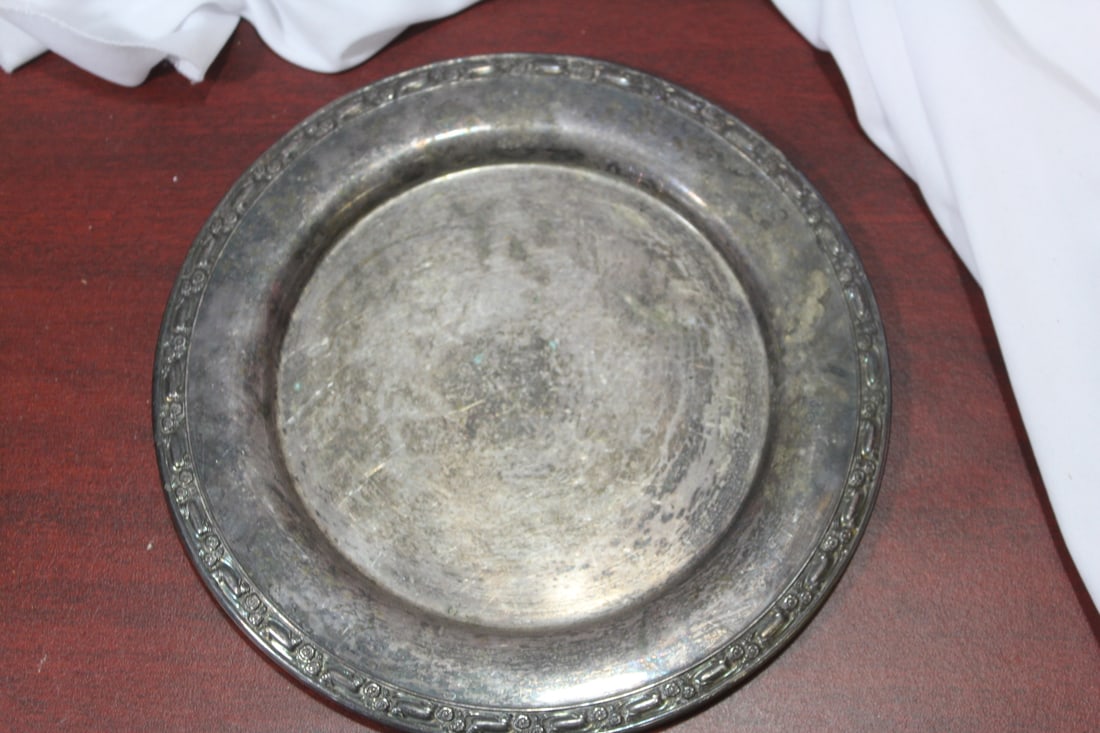 A Silverplated Plate by Onieda: 7 1/2" in diameter