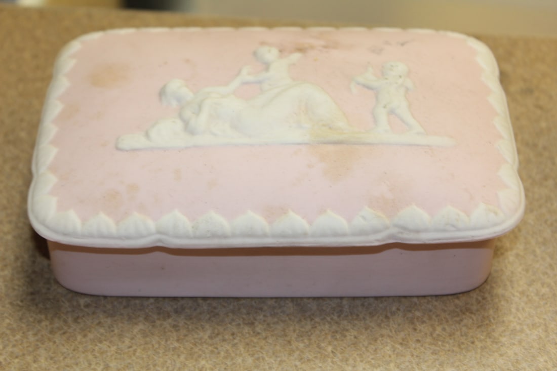 Jasperware Ceramic Trinket Box: 5 1/2" across