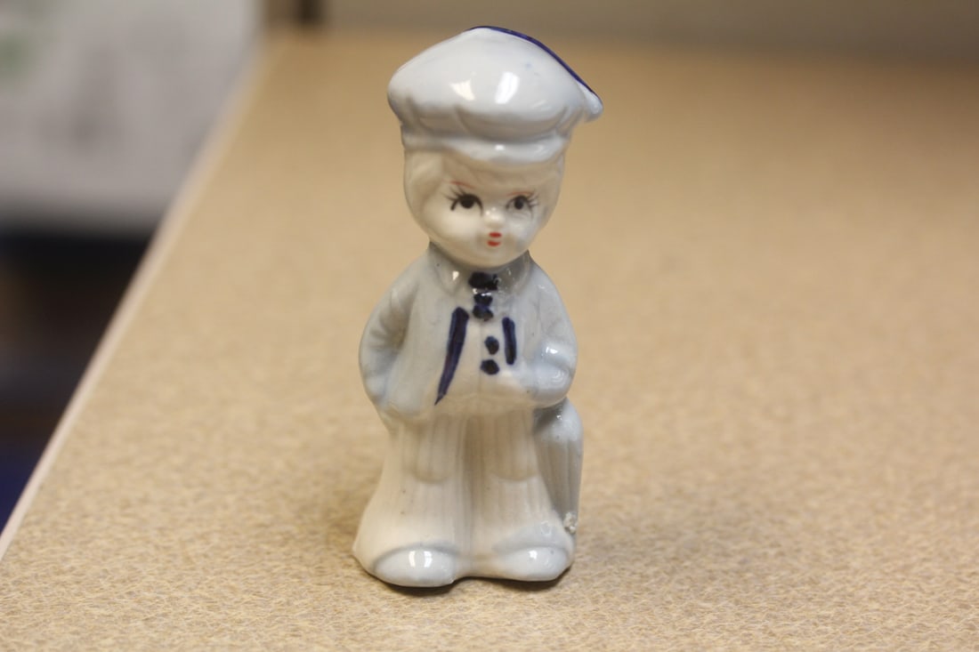 Small Japanese Figurine: 4 1/8" tall