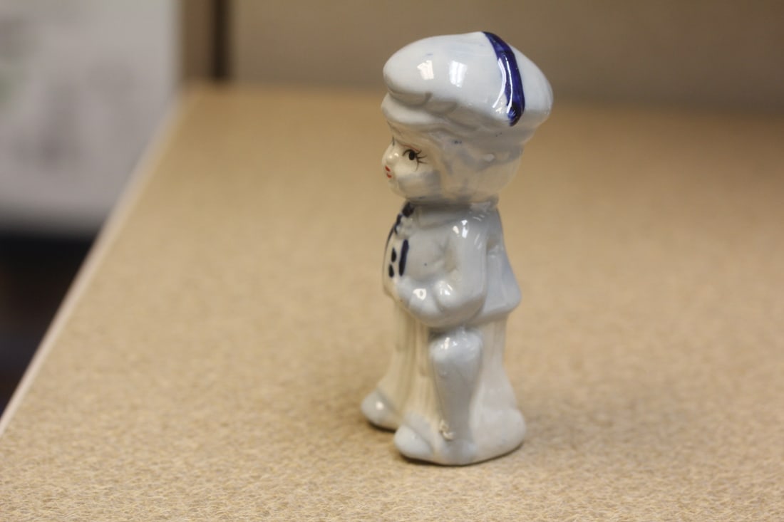Small Japanese Figurine - 2