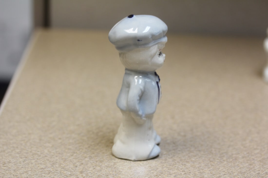 Small Japanese Figurine - 4