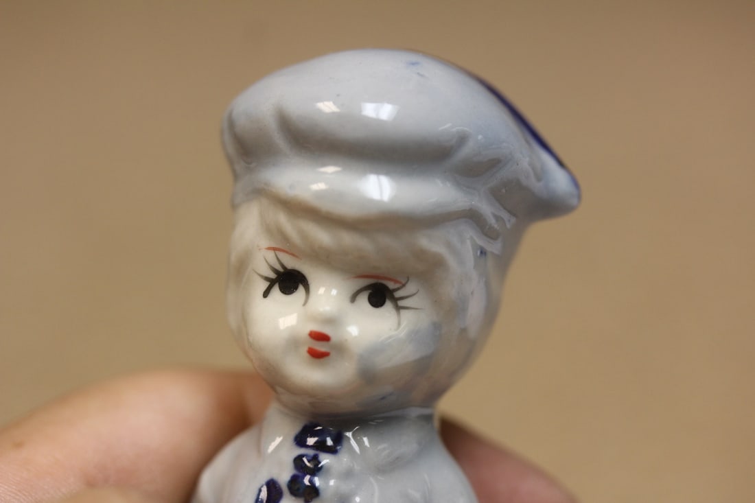 Small Japanese Figurine - 5