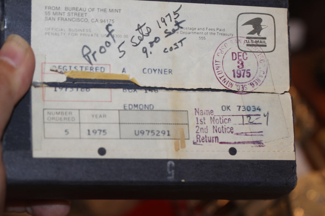 Set of 5 1975 US Proof Coin Set: inside an original mailing box