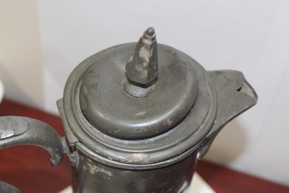 A Presentation Silverplated Teapot - 8