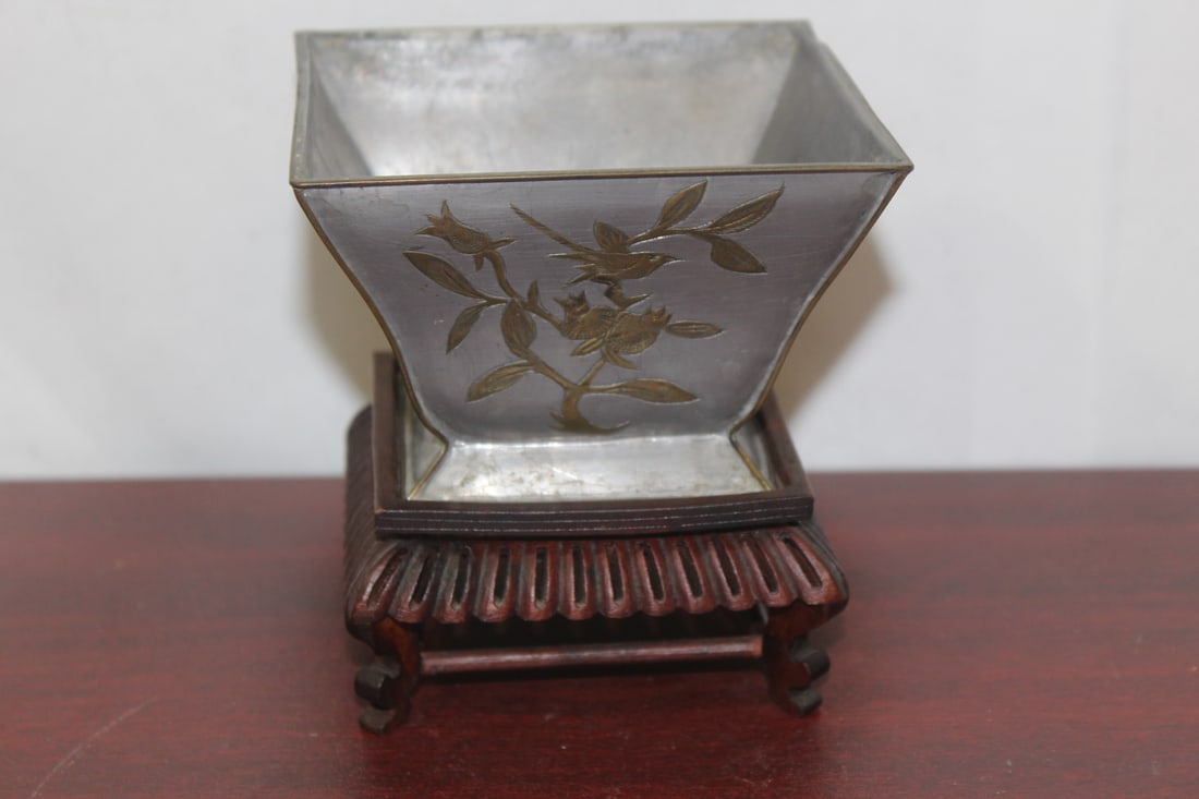 An Antique Chinese Pewter Bowl on Stand (1 of 7)