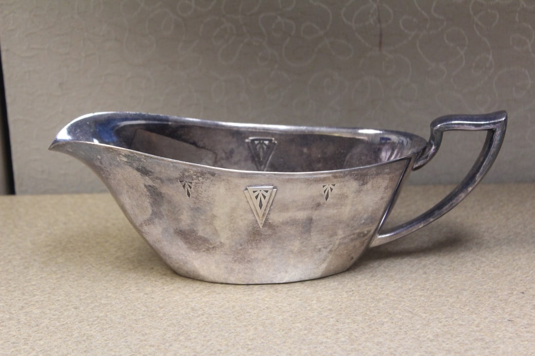 Silverplate Gravey Bowl: 8 3/4" across - with undertray