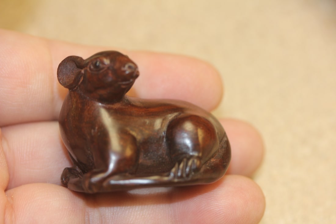 Japanese Okimono of a Rat: well carved - 1 3/4 inches across - wood construction