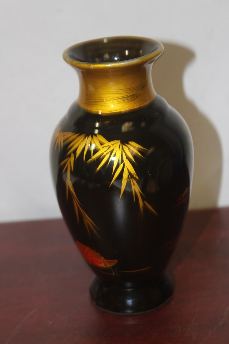 A Lack Lacquer? Vase - 3