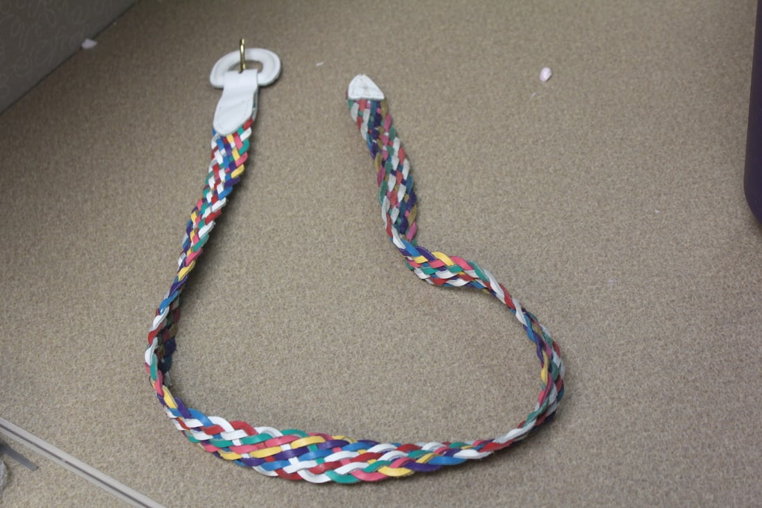 Chic small leather belt: as shown