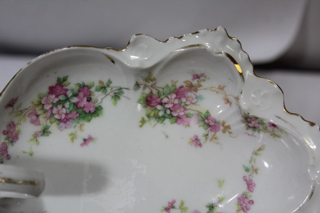 A Vintage Ceramic Container - 3