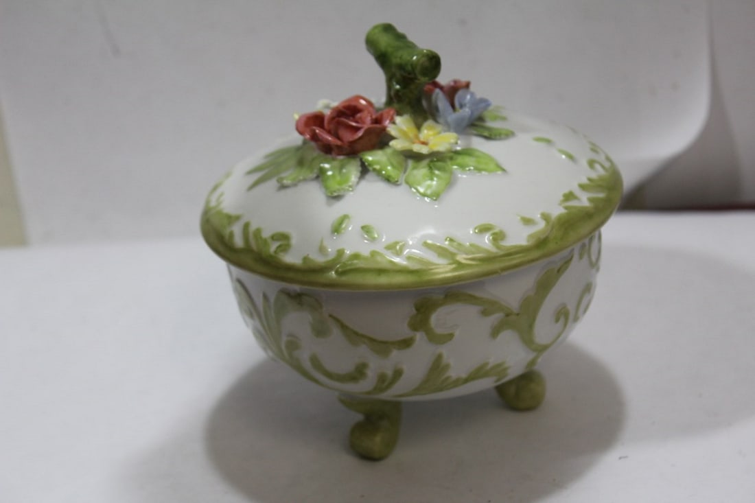 A 3-Legged Ceramic Box - 3