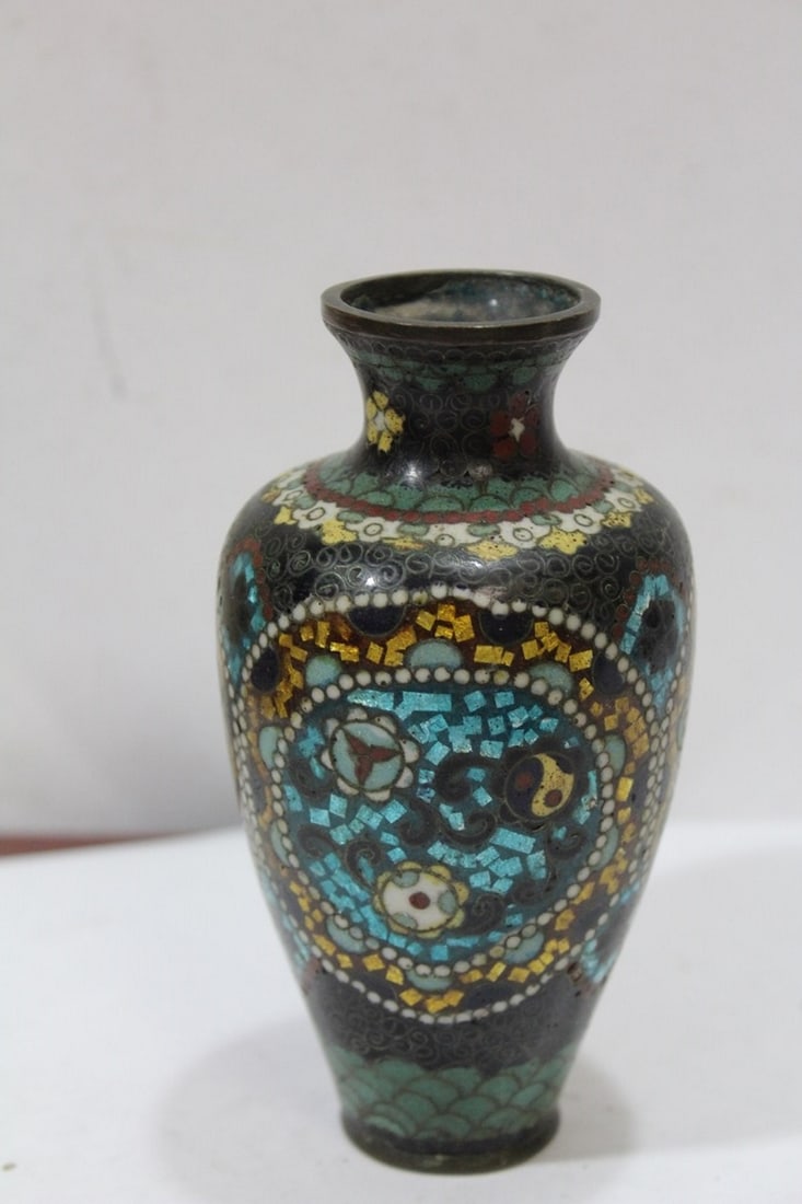 A Japanese Cloisonne Vase: Meijing period - 5" tall - ginbari style