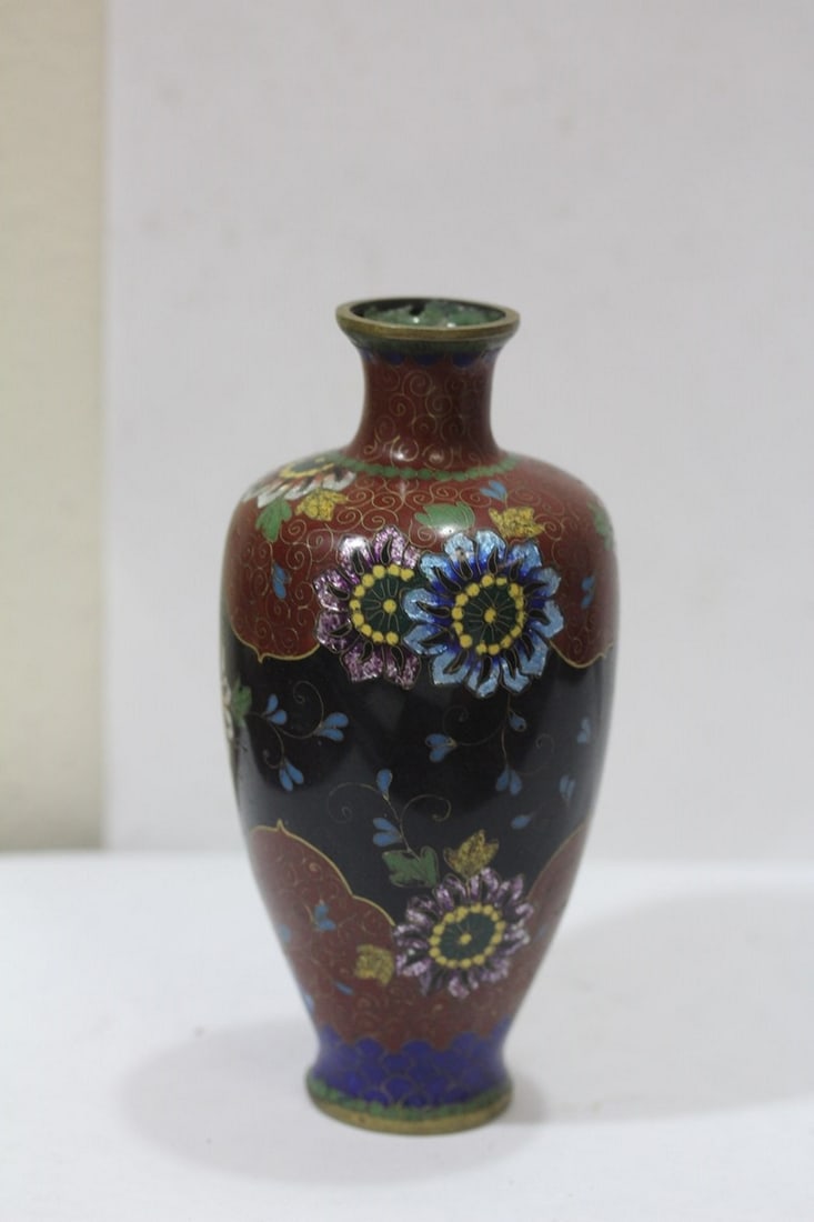 A Japanese Cloisonne Vase: 19th century - 6 1/4" tall