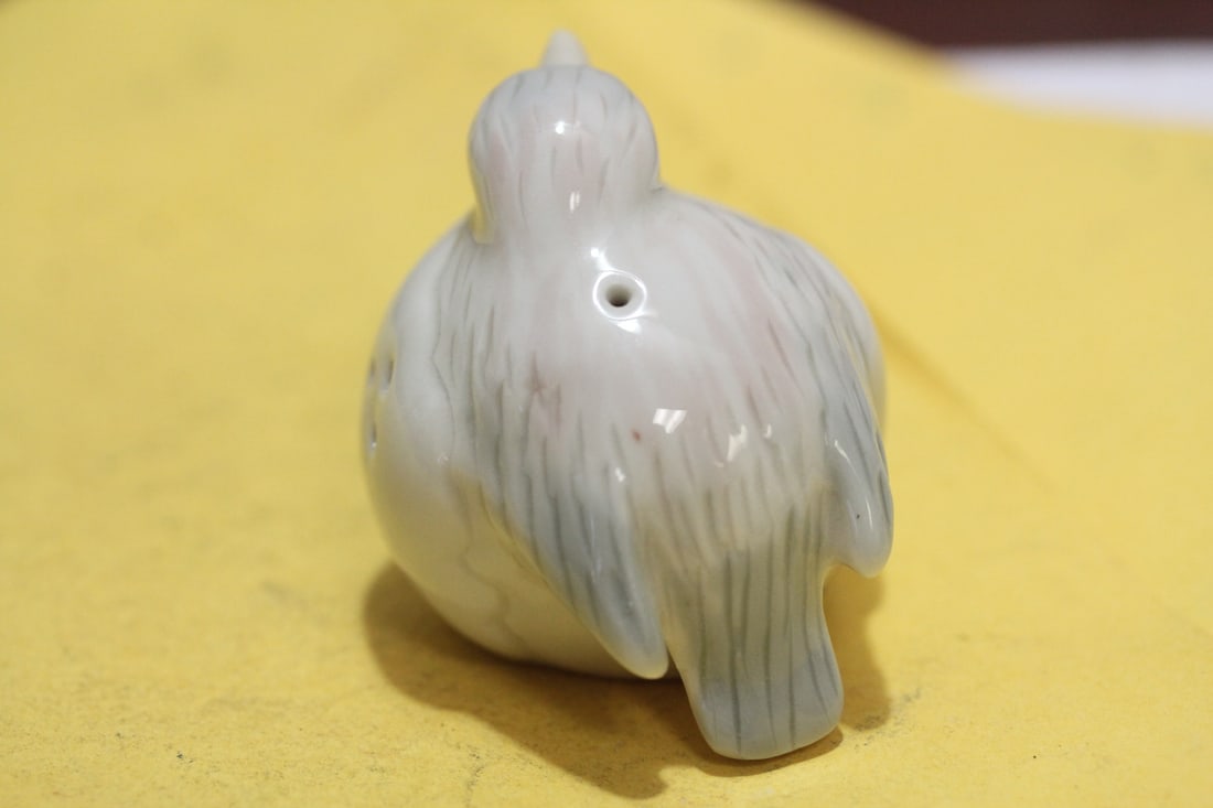 A Single Bird Form Shaker - 2