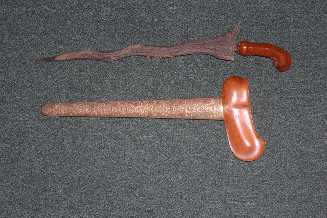 Antique Kris and Kreis Sword: most likely Islamic - 19th century - Damascus steel blade - 20 1/4" long in overall