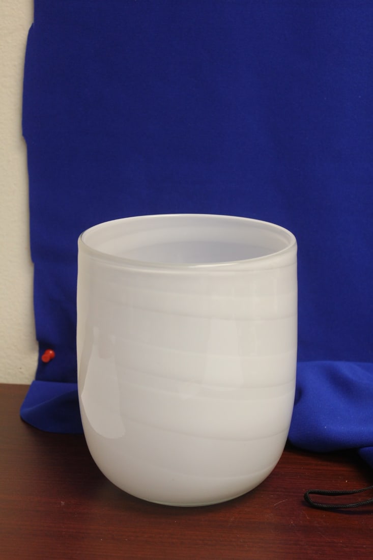 An Artglass Vase: 7 1/4" tall