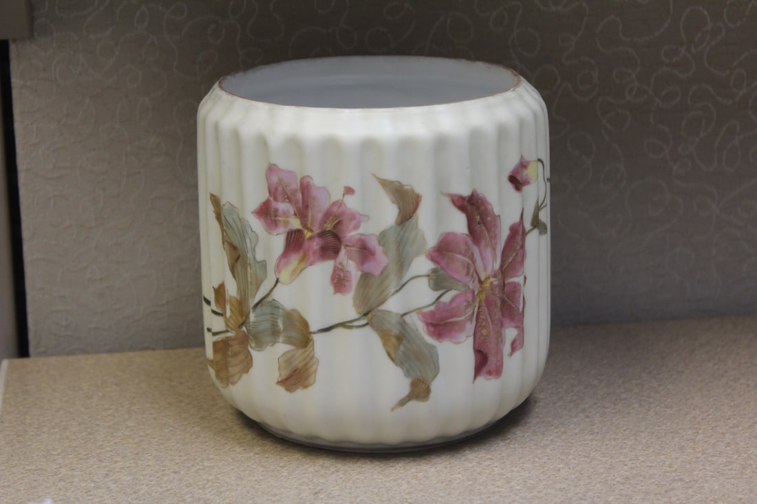 Antique Royal Rudolstadt Porcelain Jar: 5 1/2" tall