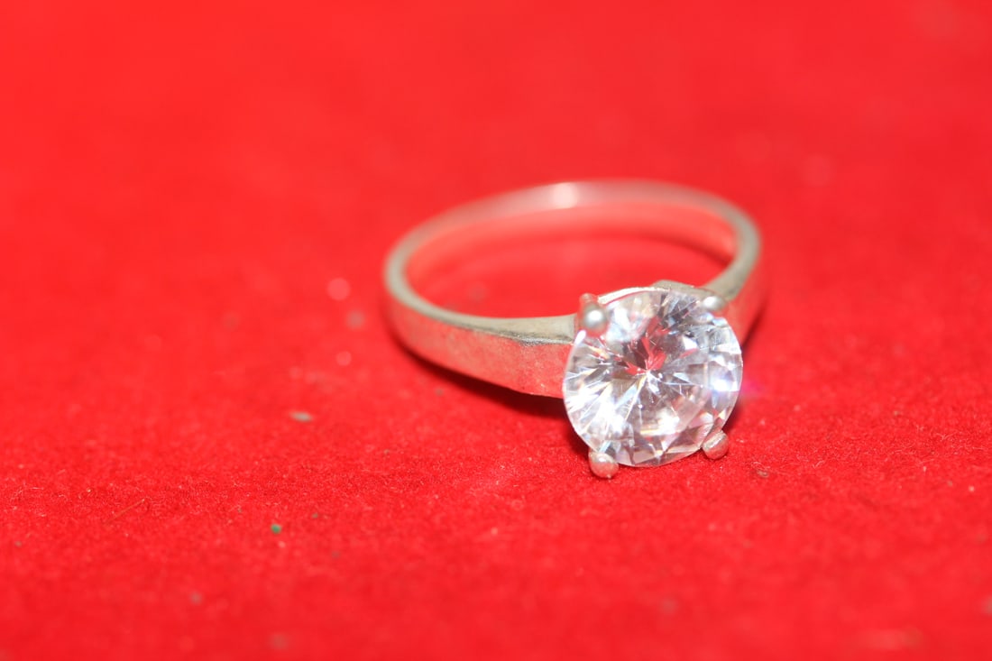 A Sterling Ring: as shown on photos