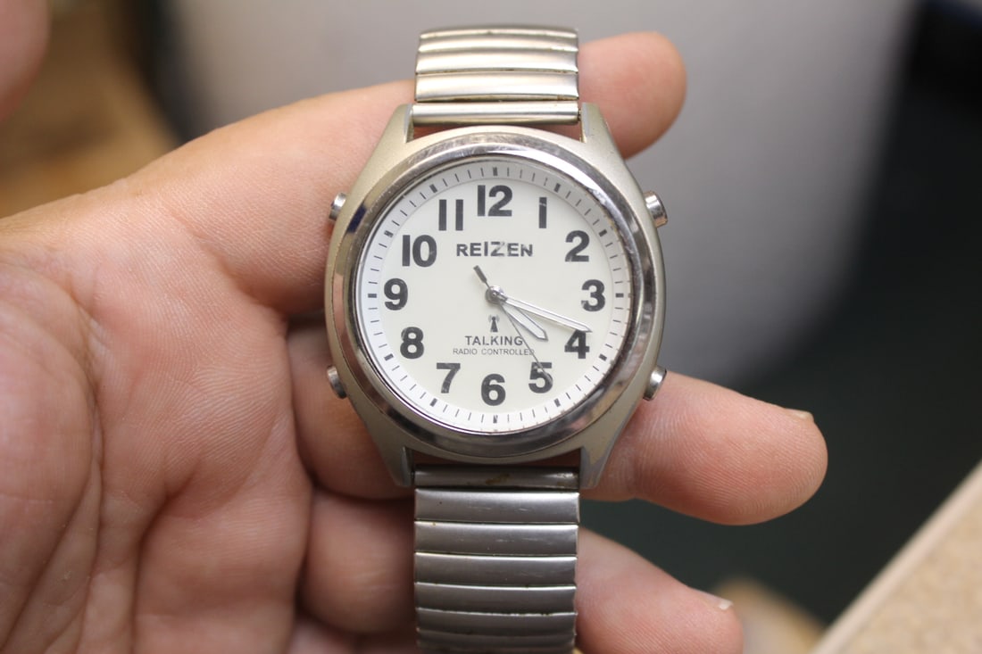 Reizen Radio Controlled Talking Watch: currently running