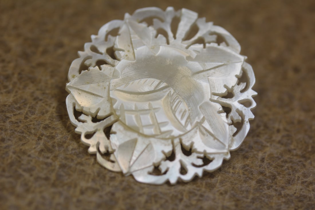 Mother of Pearl Brooch/Pin: well carved
