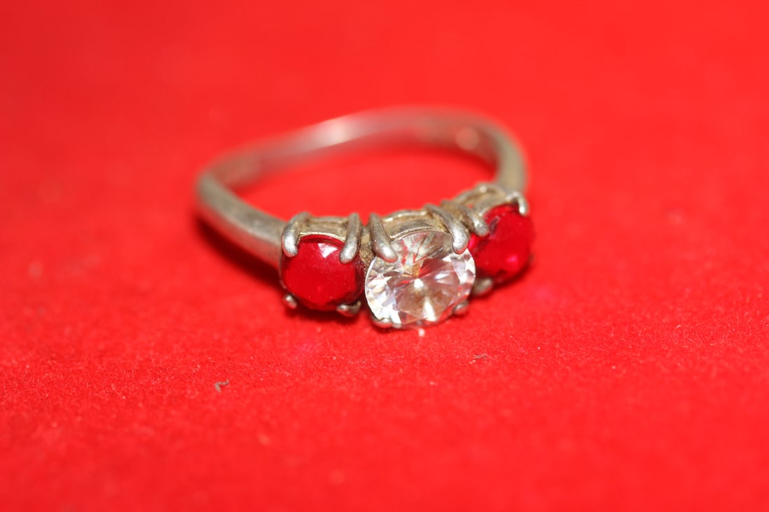 A Sterling Ring: as shown on photos