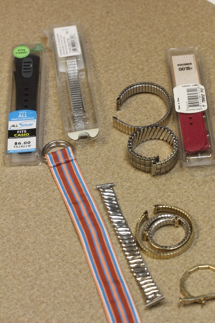 Lot of Watch Band: as shown