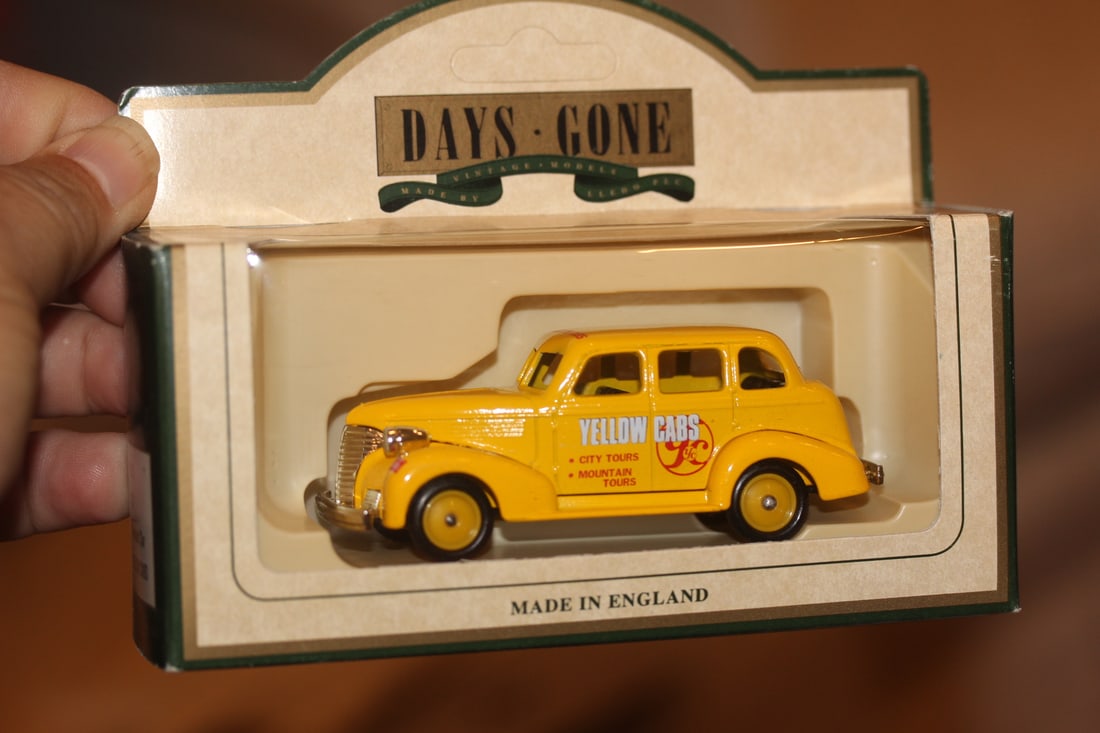 Cast Iron Small Toy Car/Truck: made in England - by Days Gone