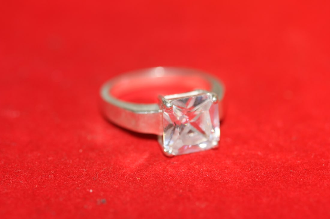 A Sterling Ring: as shown on photos