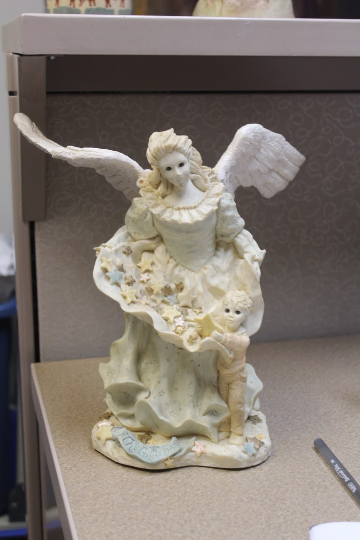 Heavy Resin Angel The Gift: by united design - 10 inchces tall