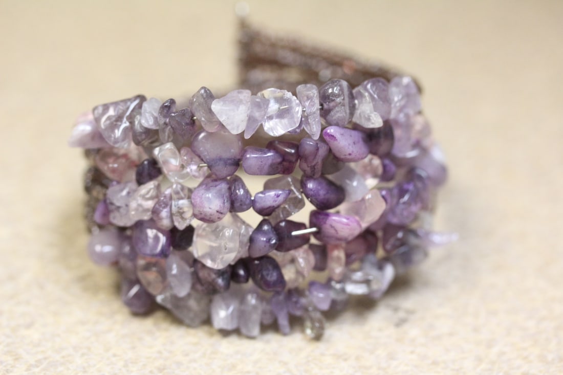 Vintage Amber Chip Bead Bracelet: elastic - 1960's - 1970's