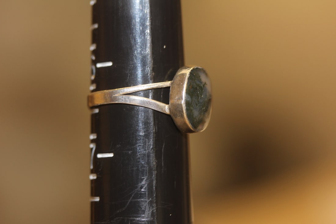 Sterling and Stone ring: marked 925