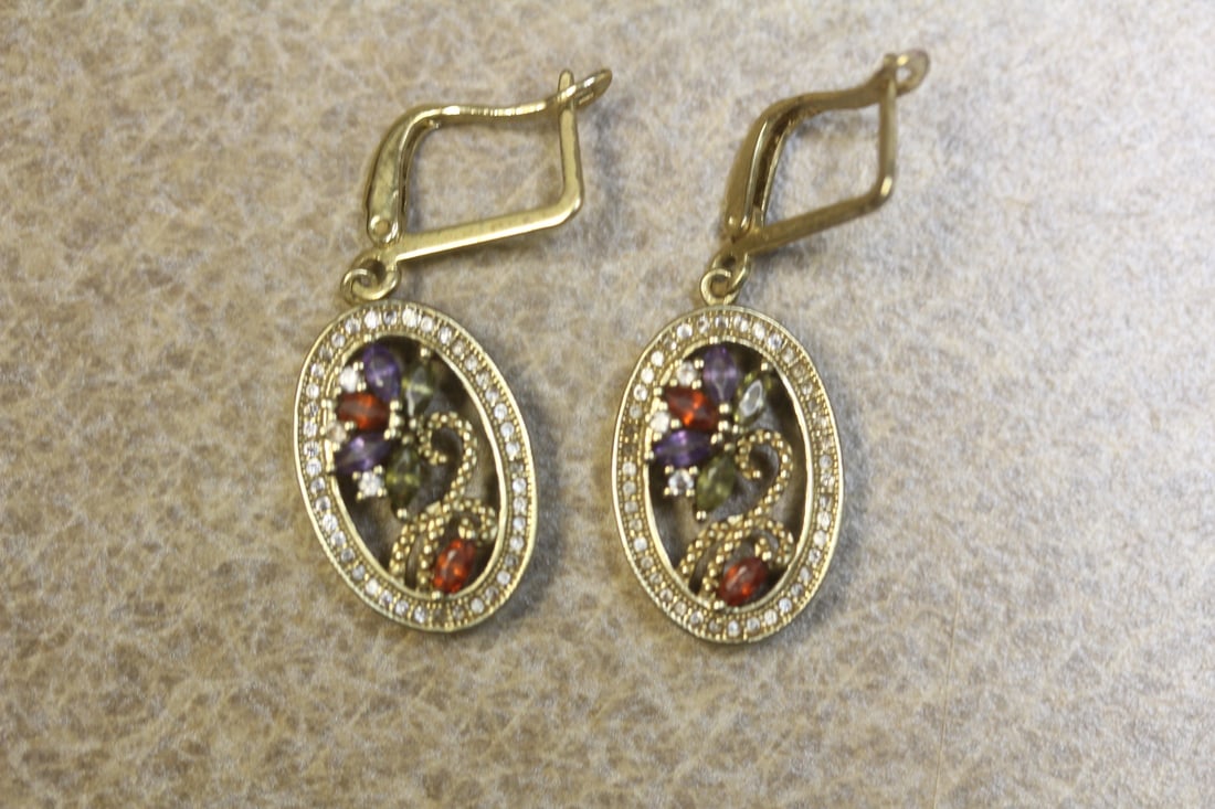 Pair of Gold Filled Earrings: nicely designed