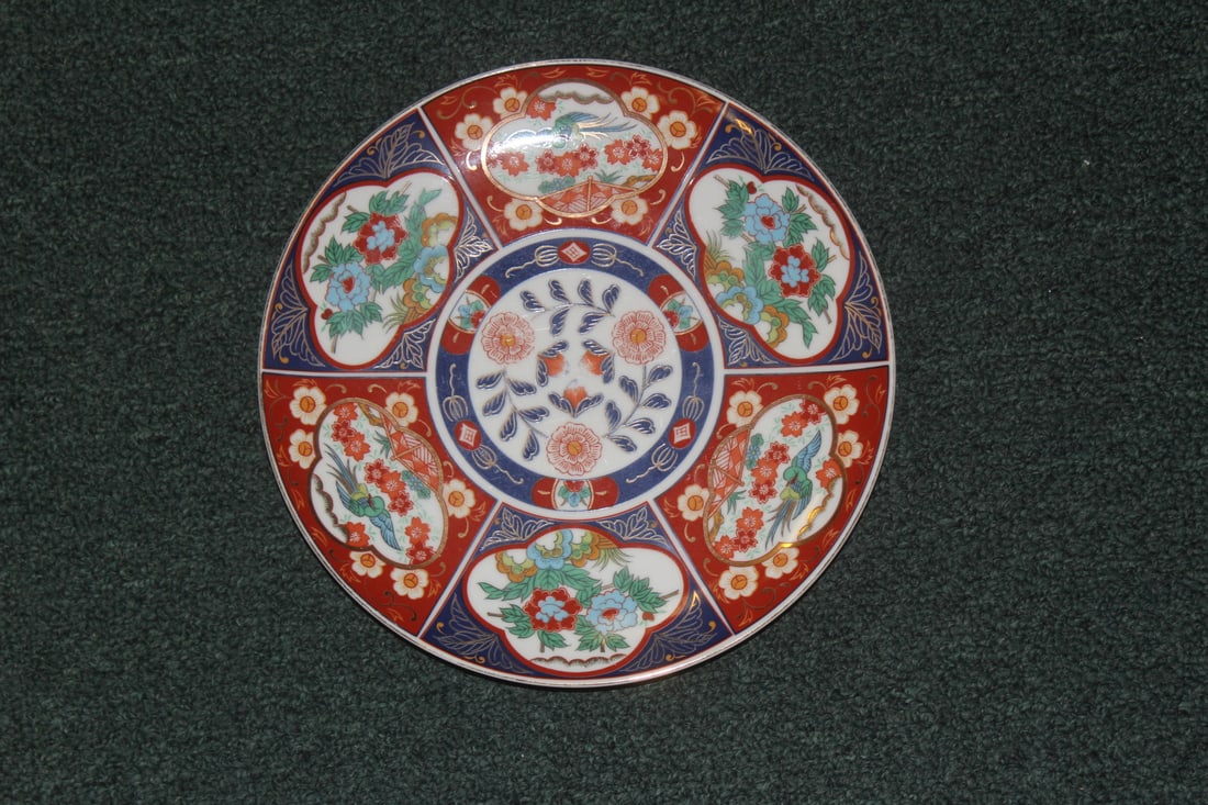 Gold Imari Plate: most likely Saudi import plate - 9 1/4" in diameter