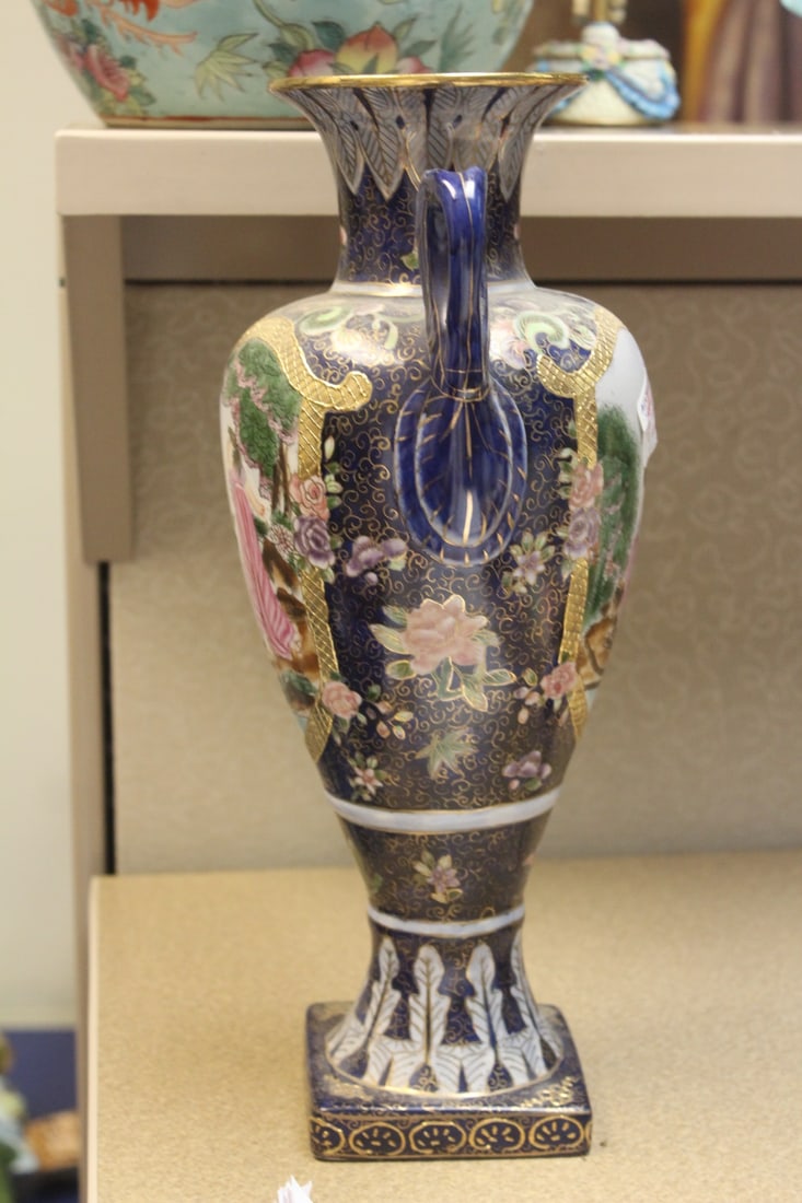Chinese Export Vase - 2