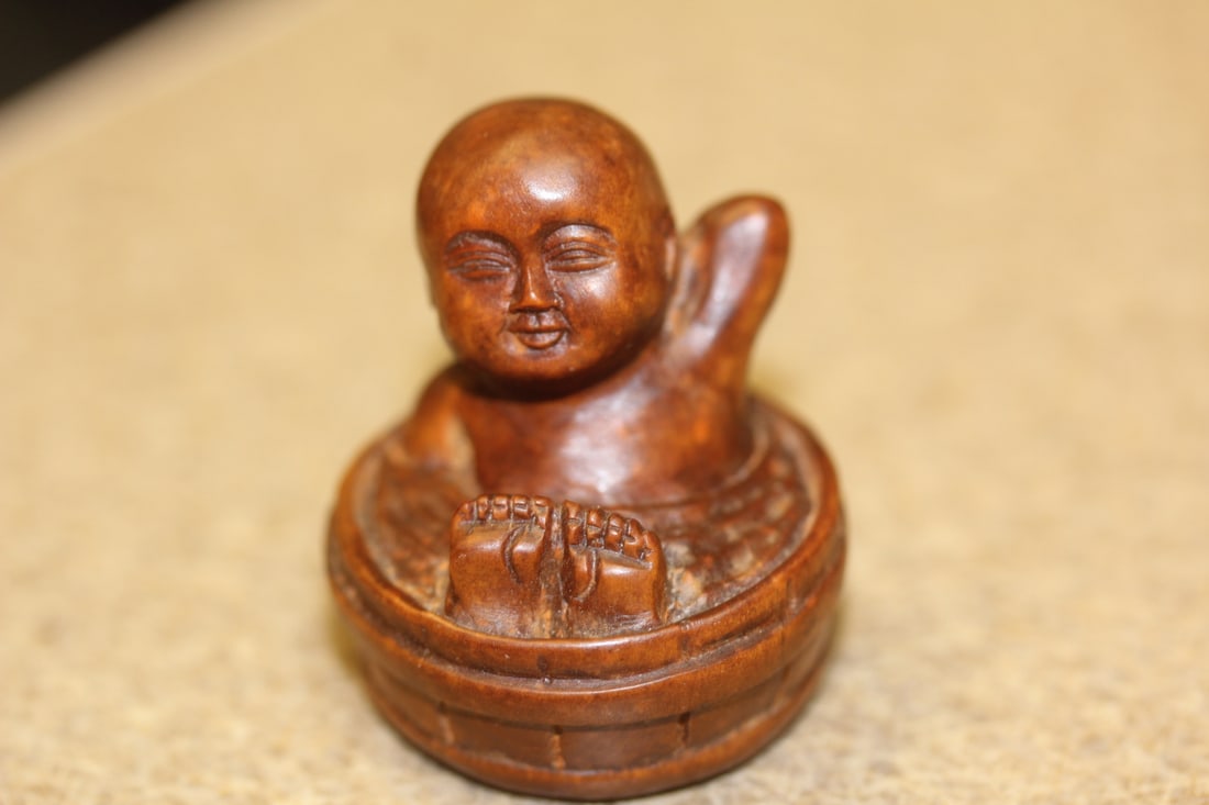 Signed Japanese Wood Netsuke: as shown