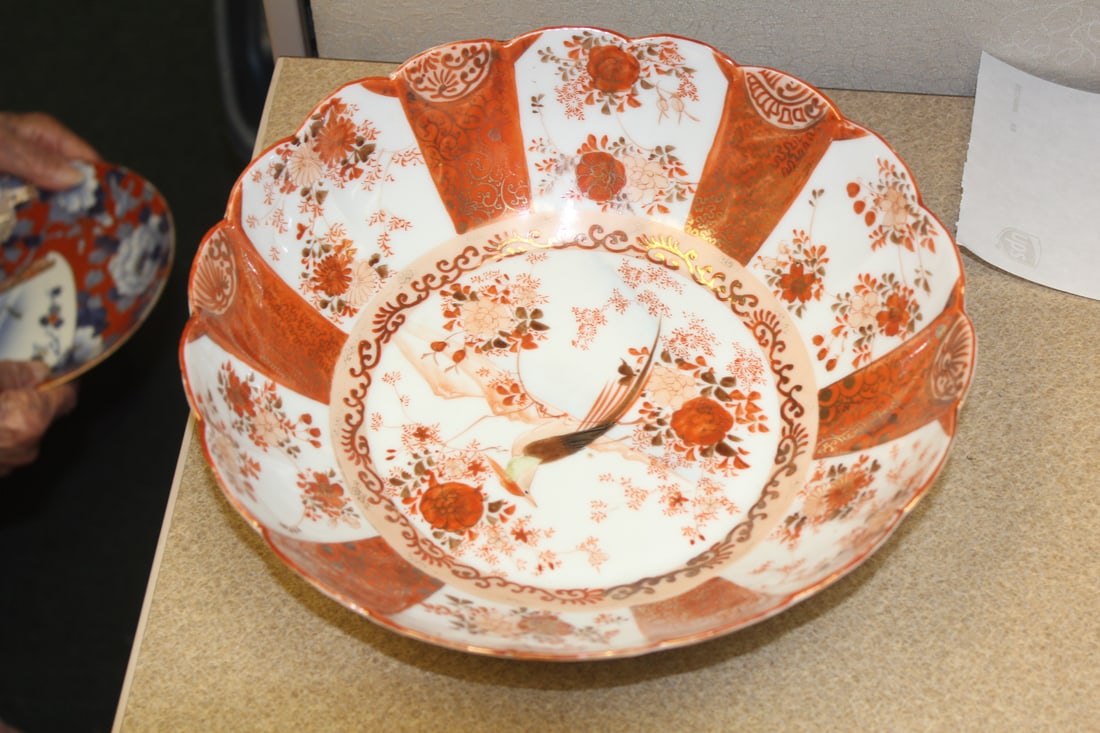 Signed Japanese Kutani Bowl: 9 3/4" in diameter - early 20th century