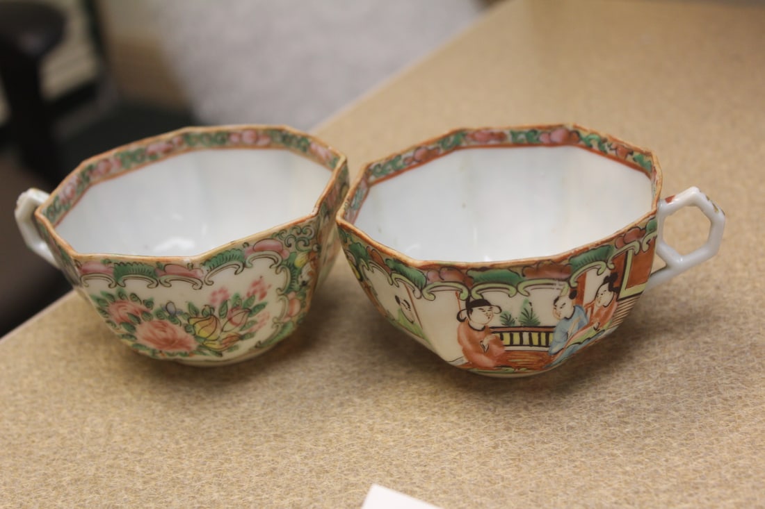 Pair of Antique Chinese Rose Medallion Octagon Cup (1 of 10)