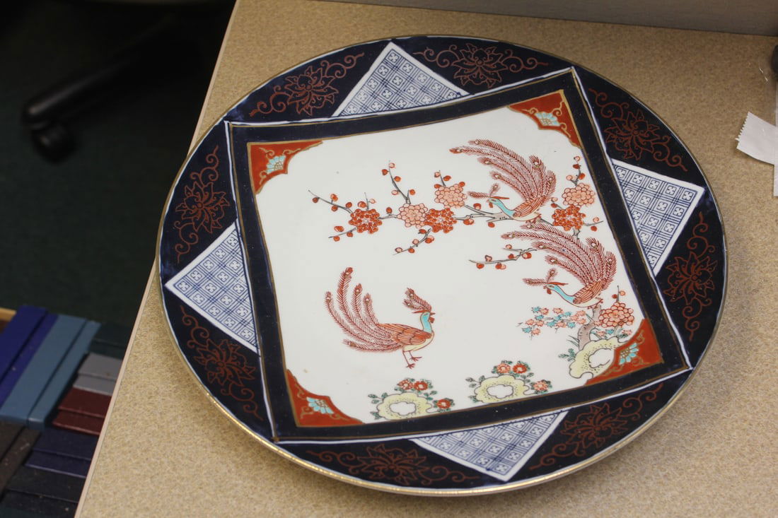Japanese Imari Plate/Charger: 19th century - 12 1/2" in diameter