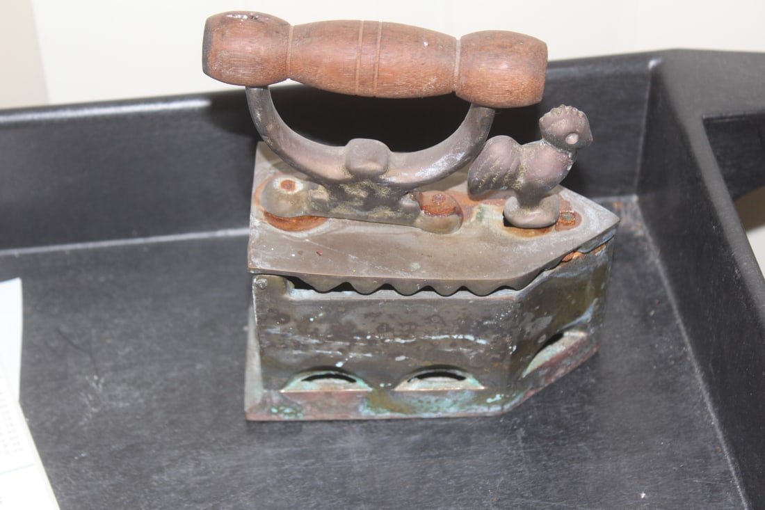 Steam Iron: old - 5" x 6" tall