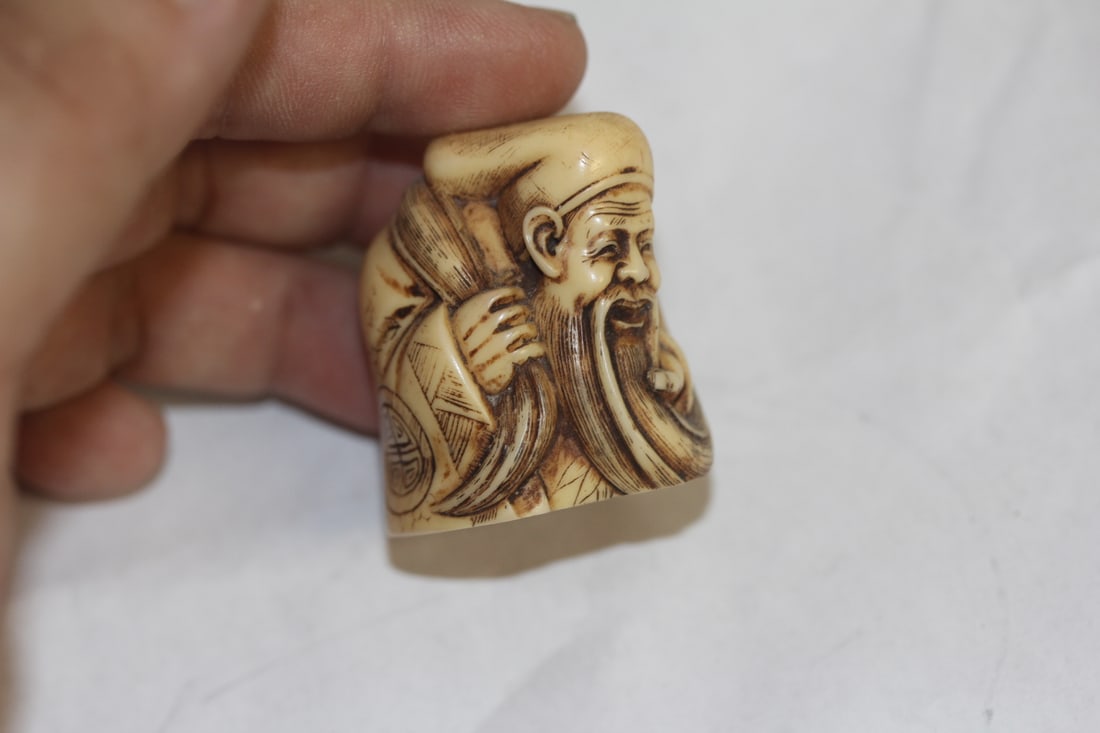 Vintage Japanese Resin Okimono: 1 1/2" tall