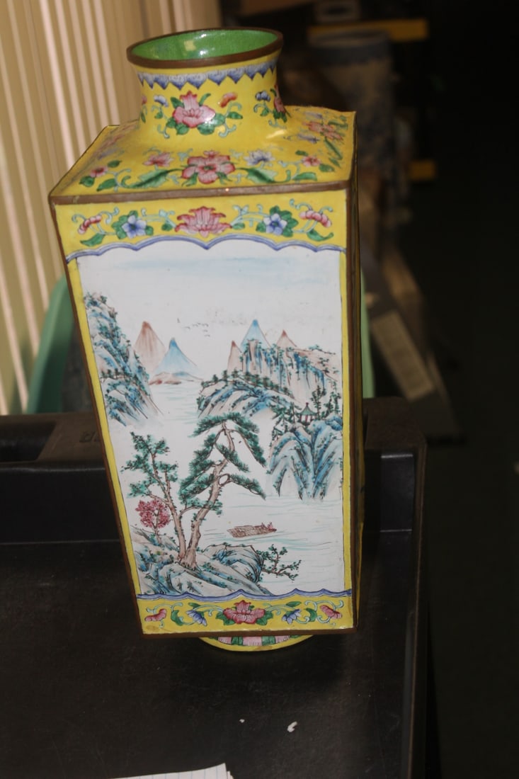 Vitnage Chinese Rectangular Vase - 3