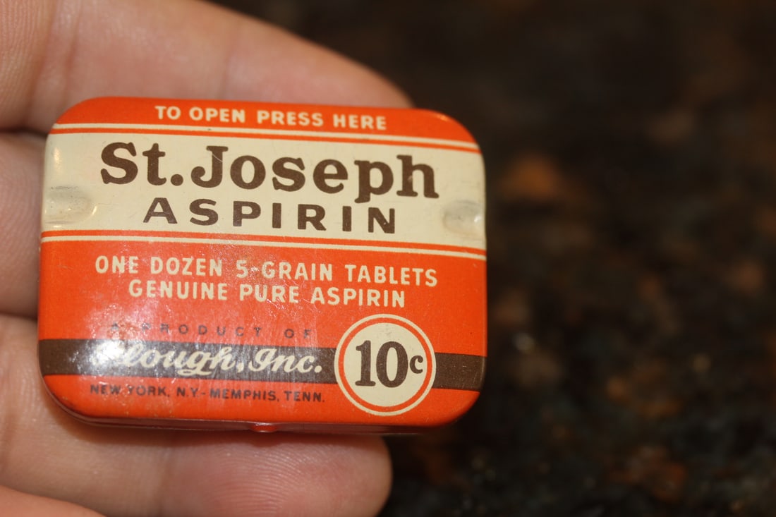 Old St Joseph 10c Aspirin Container (1 of 3)