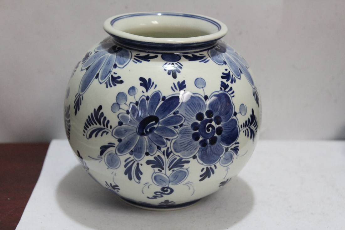 A Delft Jar - Regina 1015: 5 inches tall
