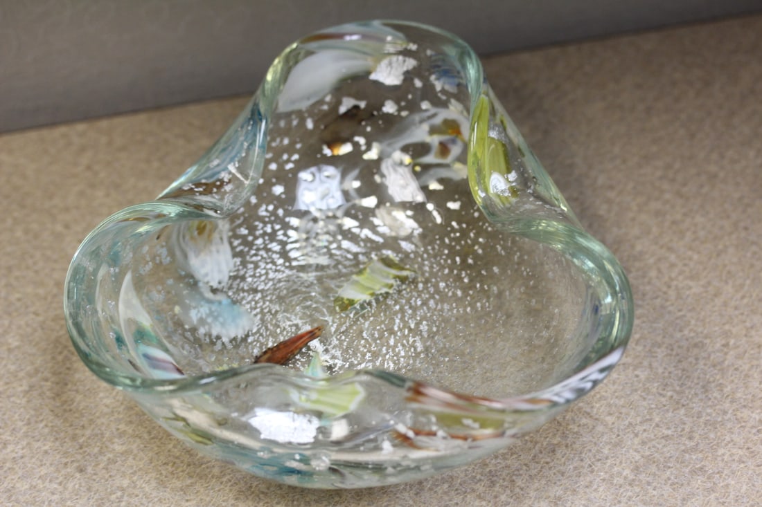 Art Glass Bowl: 6 1/2" across