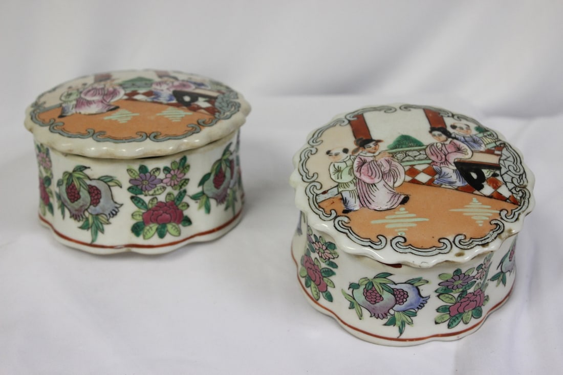 Lot of Two Chinese Ceramic Trinket boxes (1 of 7)