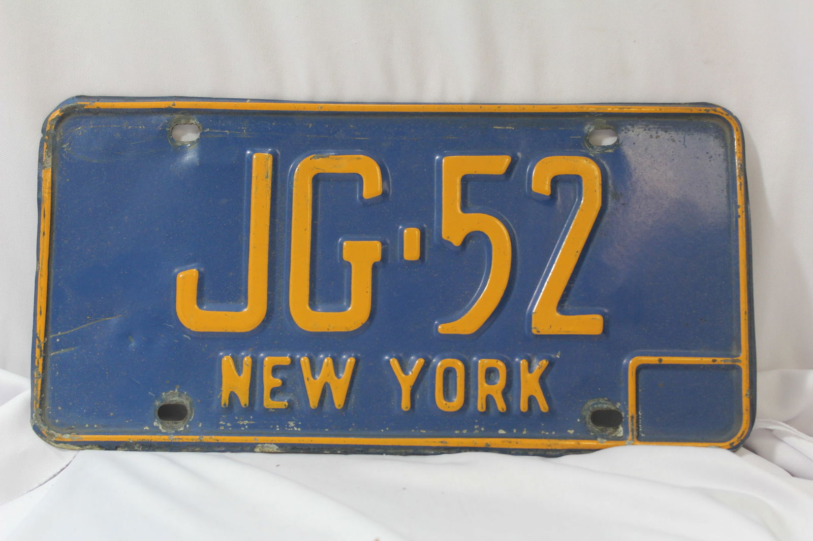 A Vitnage New York License Plate: as shown